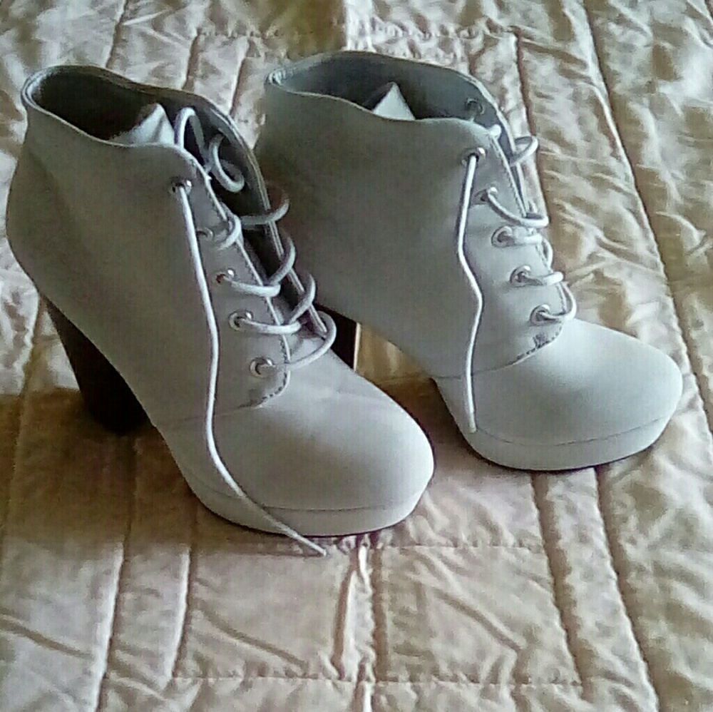 Ankle bootie